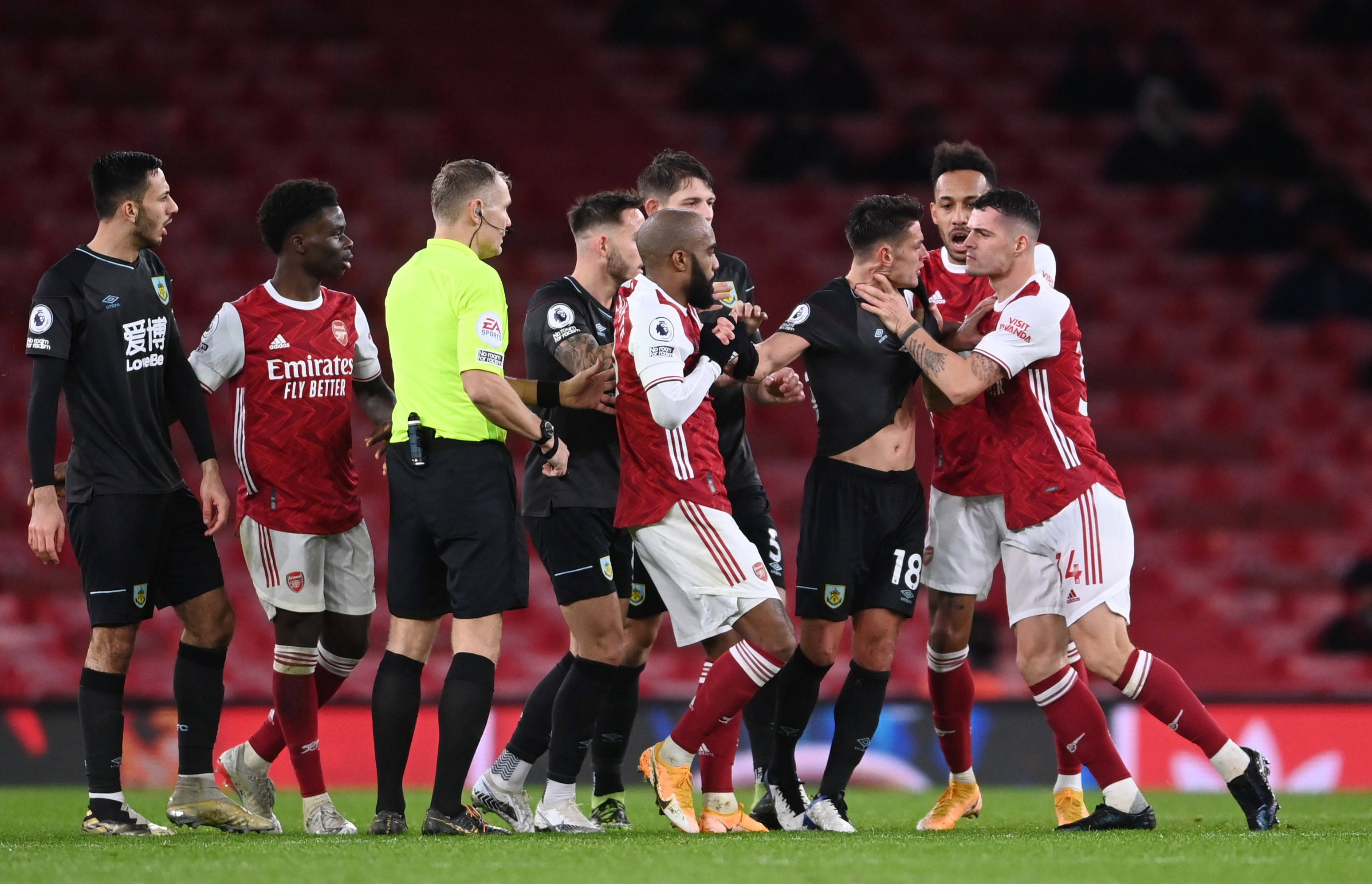 边球迷发生 边球迷发生